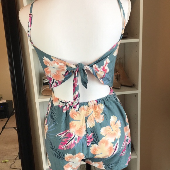 Roxy printed cutout romper size xs - Picture 6 of 8